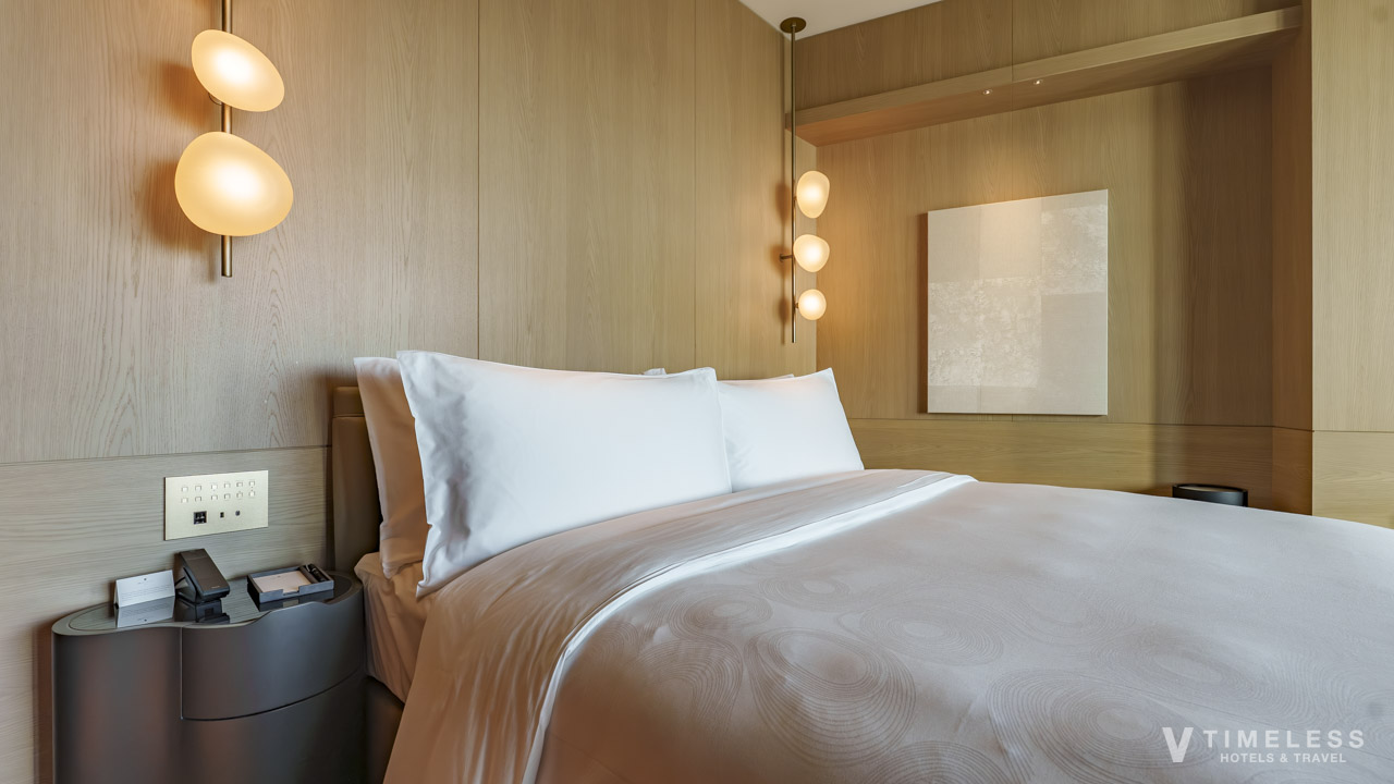 JWマリオット・ホテル東京 部屋 ベッド｜間接照明が美しいアーバンデラックスの寝室