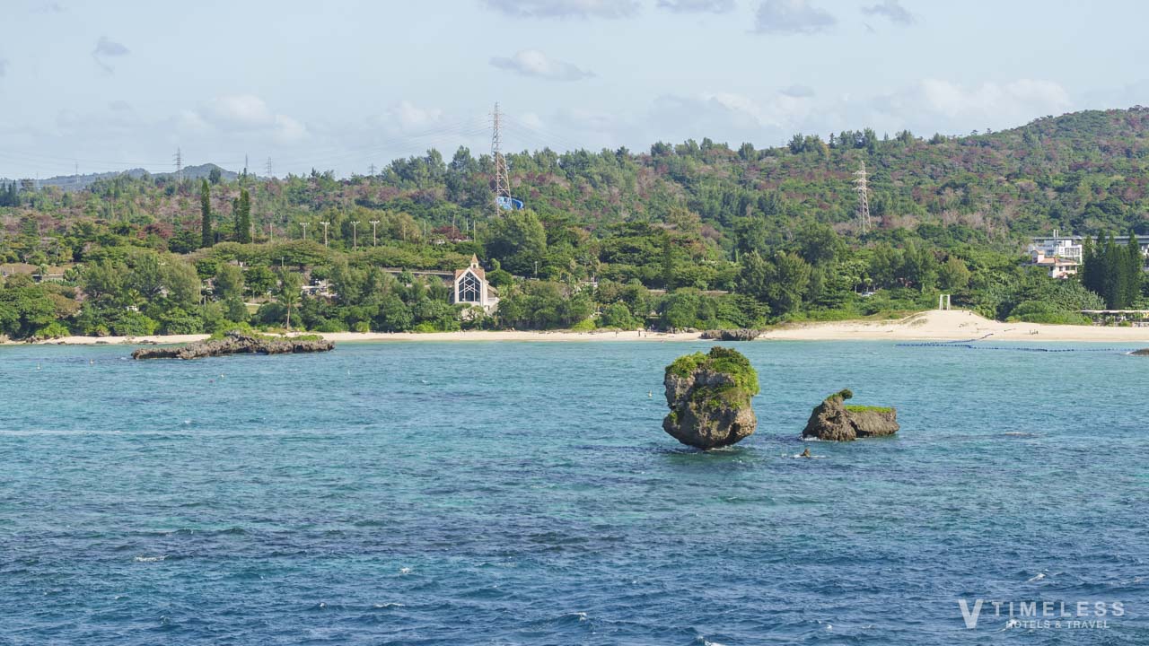 万座毛周辺に広がる穏やかな海と岩礁｜沖縄恩納村の自然景観