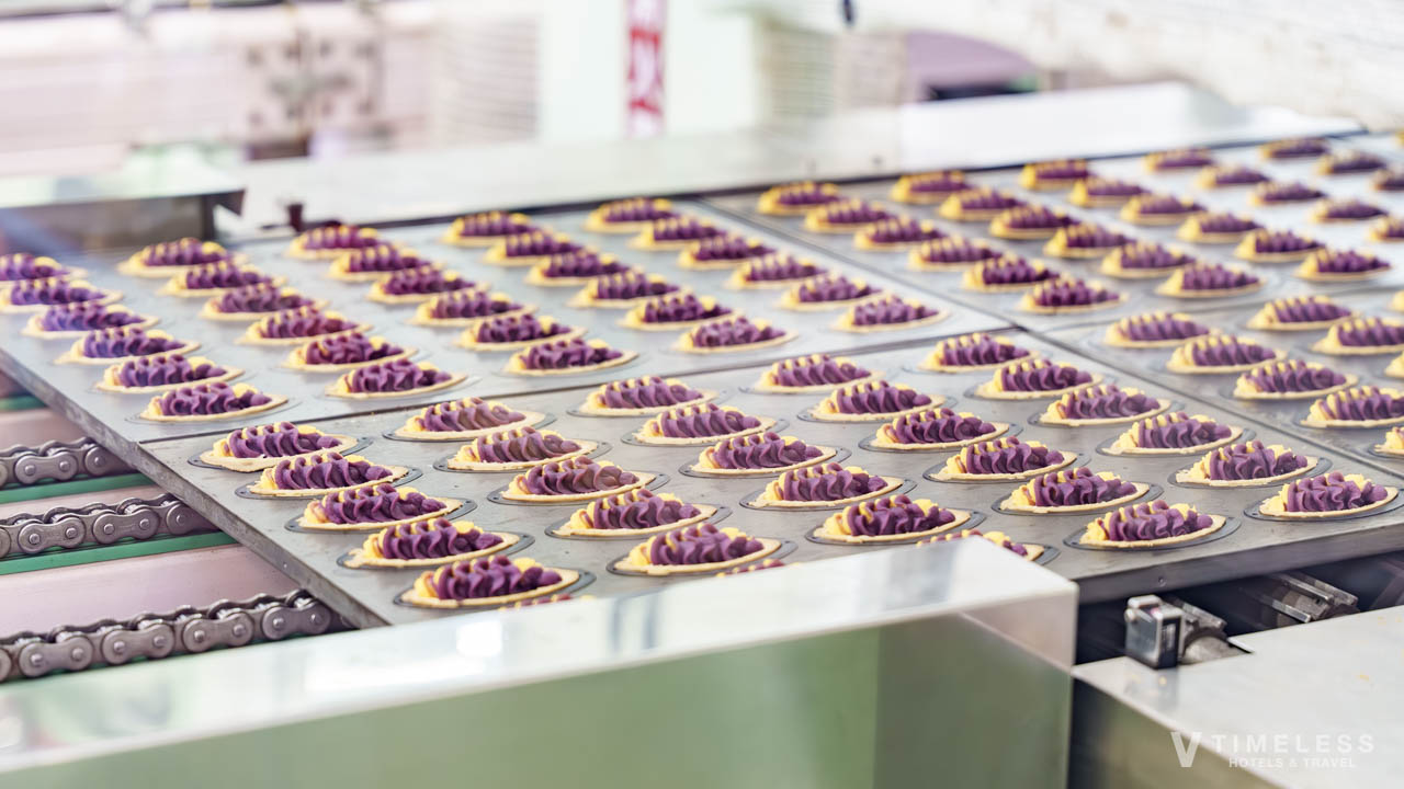 御菓子御殿の紅いもタルト製造工程｜大量生産される沖縄名物スイーツ