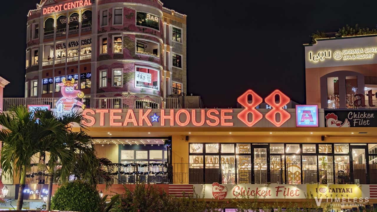 北谷アメリカンビレッジの「ステーキハウス88 北谷店」のネオンサイン