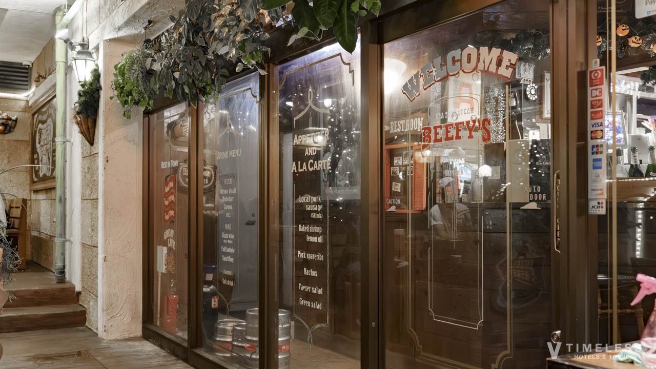 夜のSeaside Steak Beefy’s外観｜北谷アメリカンビレッジの雰囲気あるステーキレストラン