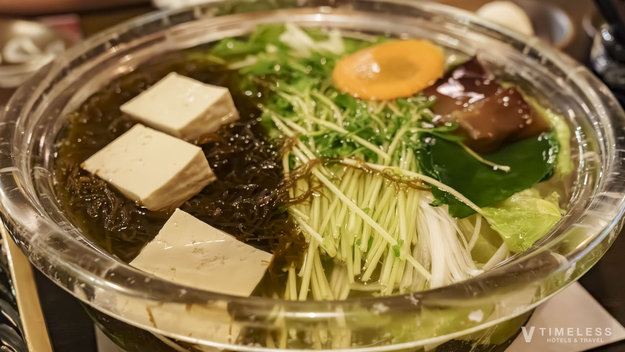 燦別邸の島豚しゃぶしゃぶ鍋｜もずくと島野菜たっぷり