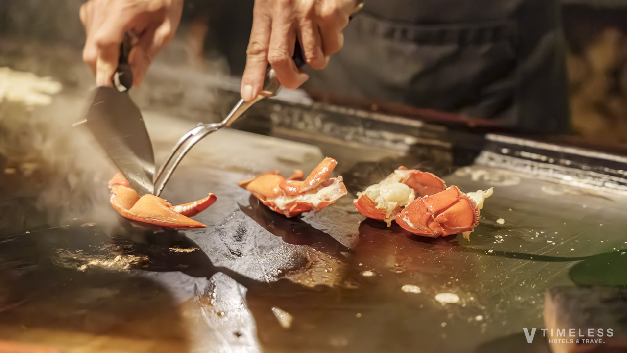 恩納村 ジャムの鉄板焼きライブ調理|目の前で仕上げるオマール海老の迫力ある調理風景