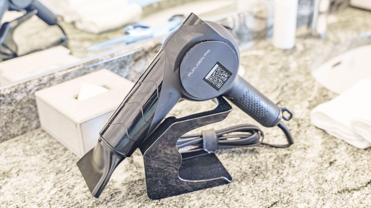 オリエンタルホテル沖縄 クラブルームのドライヤー｜高性能ドライヤーを備えた洗面スペース