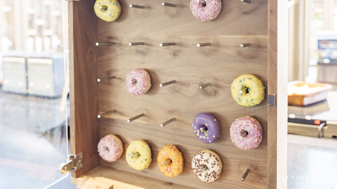 オリエンタルホテル沖縄リゾート&スパ クラブラウンジ｜見た目も楽しいアフタヌーンティーのドーナツ