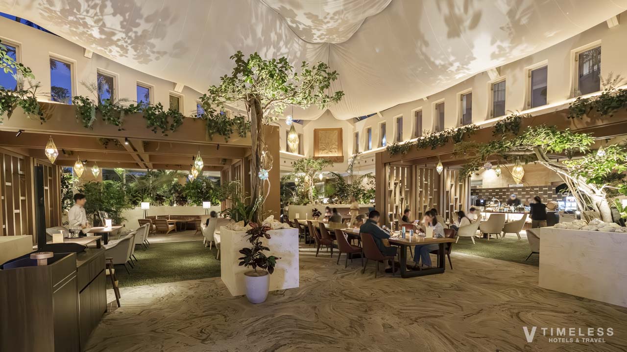 夜は大人の雰囲気に包まれるオリエンタルホテル沖縄リゾート&スパのクラブラウンジ