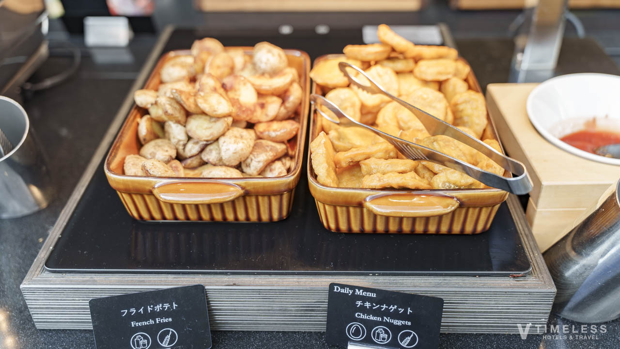 オリエンタルホテル沖縄リゾート&スパのクラブラウンジ朝食｜フライドポテトとチキンナゲットの温製メニュー