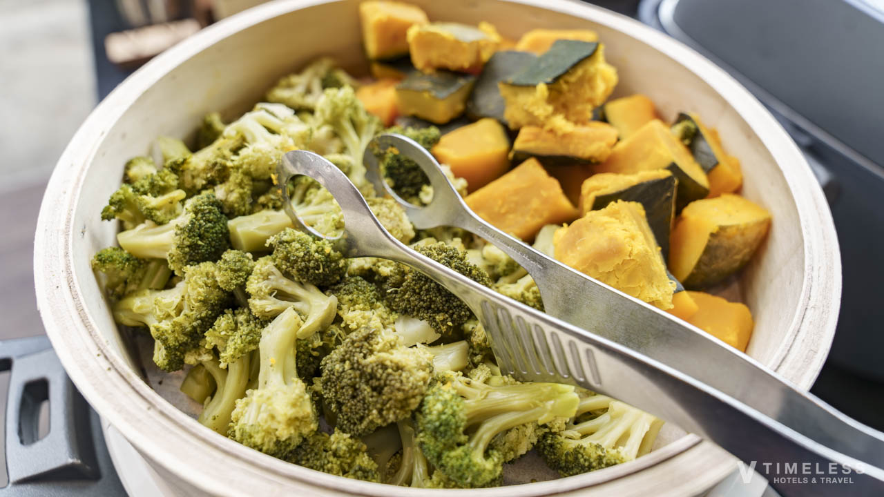 オリエンタルホテル沖縄リゾート&スパのクラブラウンジ朝食｜ブロッコリーとかぼちゃの温野菜メニュー