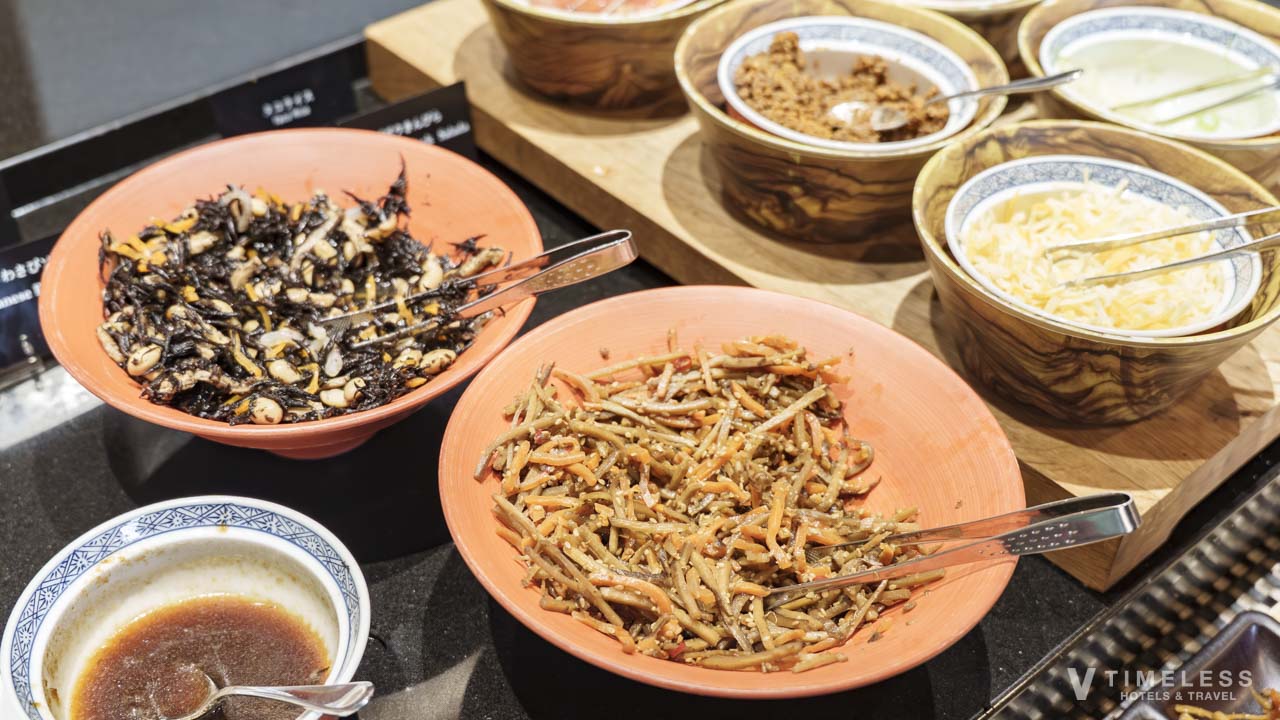 オリエンタルホテル沖縄リゾート&スパ 朝食 じなんぼう｜沖縄惣菜が並ぶビュッフェ