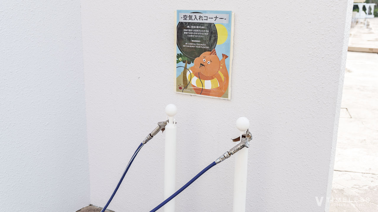オリエンタルホテル沖縄リゾート&スパのプールに設置された浮き輪用空気入れコーナー