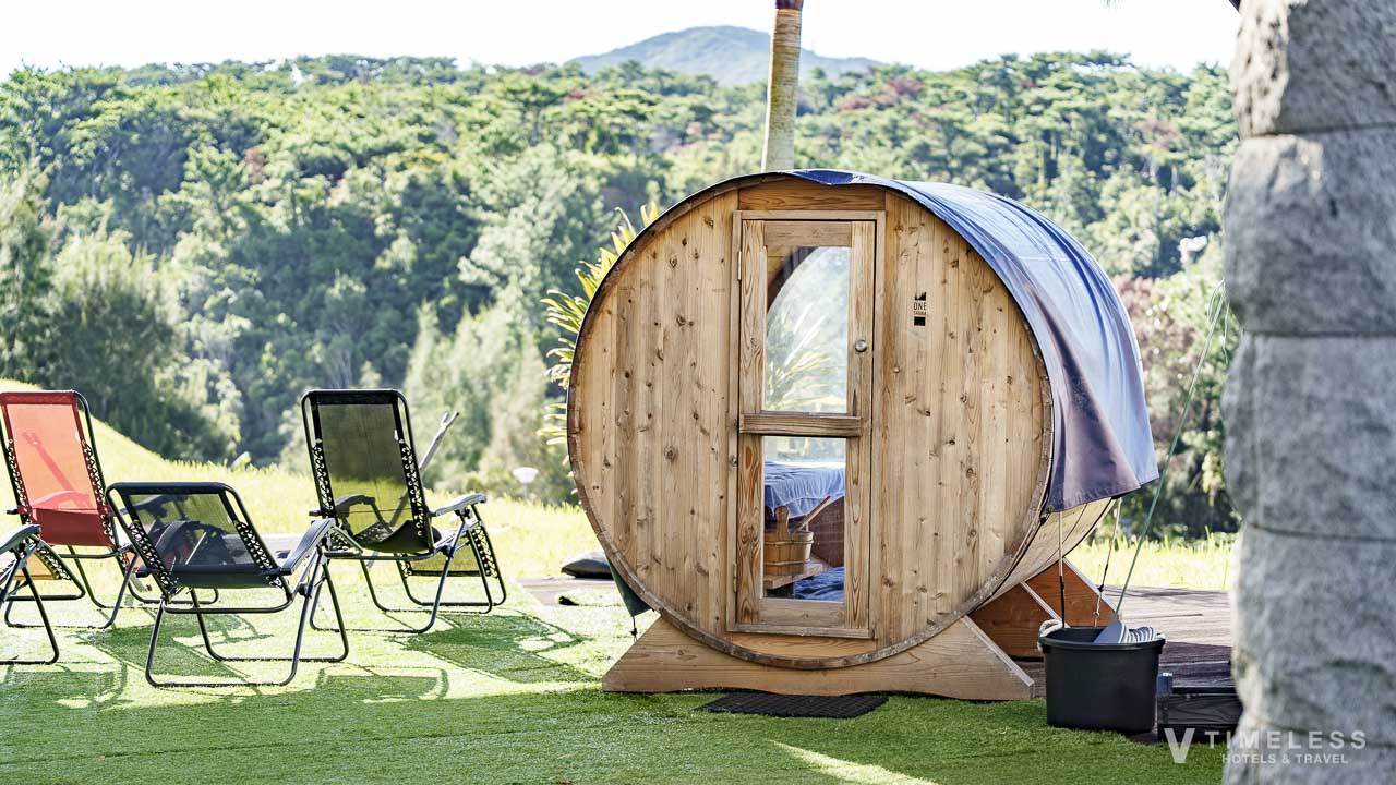 オリエンタルホテル 沖縄リゾート&スパの自然に囲まれた屋外バレルサウナ