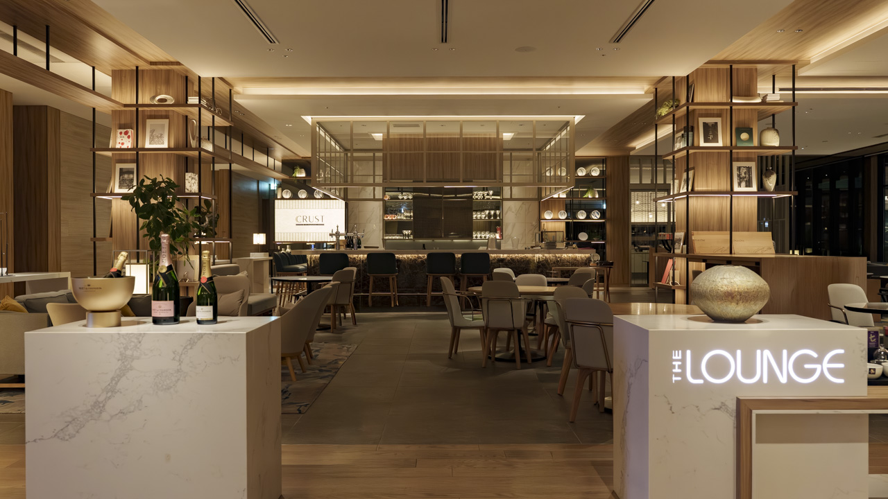 ホテル1階「THE LOUNGE（ザ・ラウンジ）」のゆったりとした座席