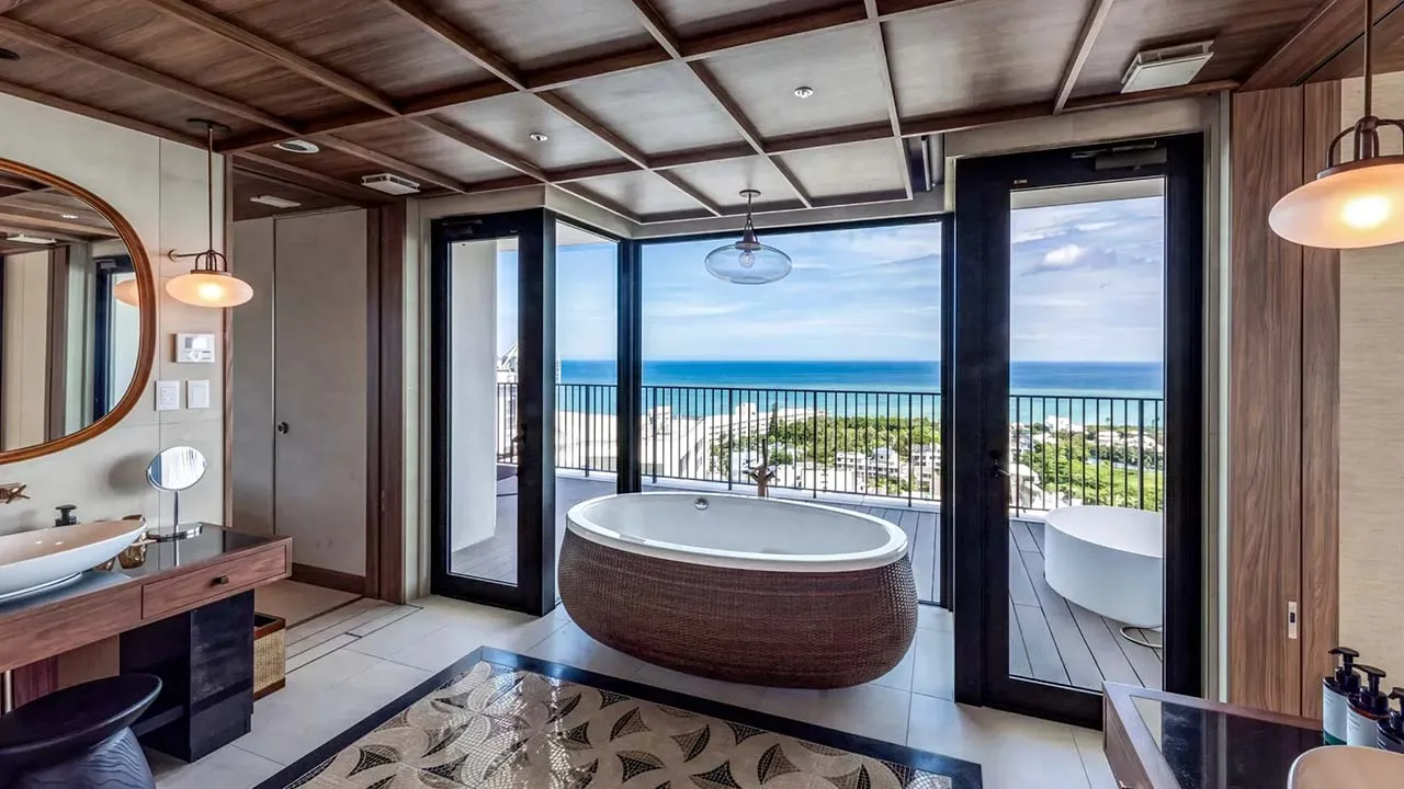 BLISSTIA SUITES & RESORT 沖縄恩納村の恩納村の客室のビューバス