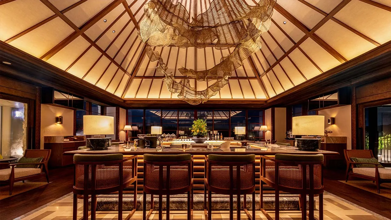 BLISSTIA SUITES & RESORT 沖縄恩納村のフリーフローで楽しめるプールラウンジ