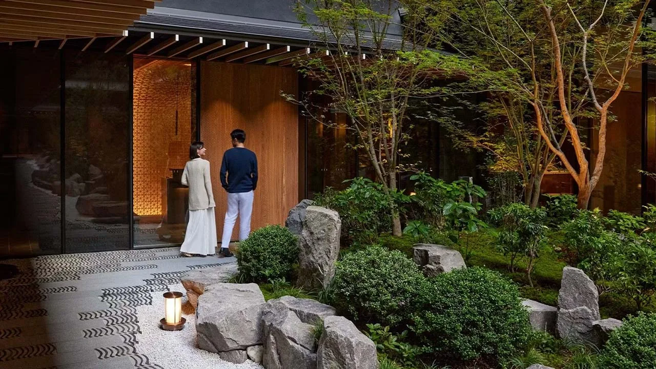 デュシタニ京都の美しい日本庭園を歩きながら非日常を感じる癒やしのひととき