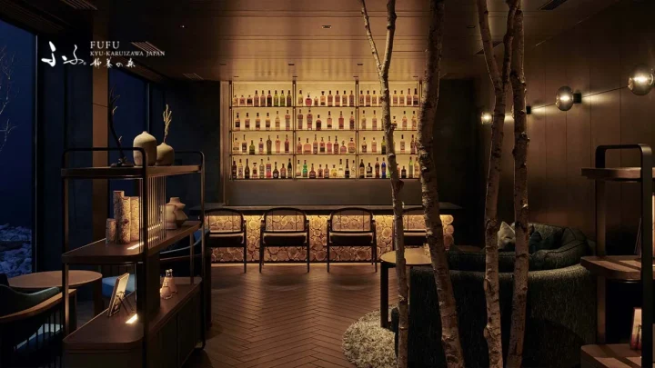 ふふ 旧軽井沢 静養の森|雲場池のほとり、暖炉と客室温泉の全20室。木洩れ陽の森で静養する大人のリゾート