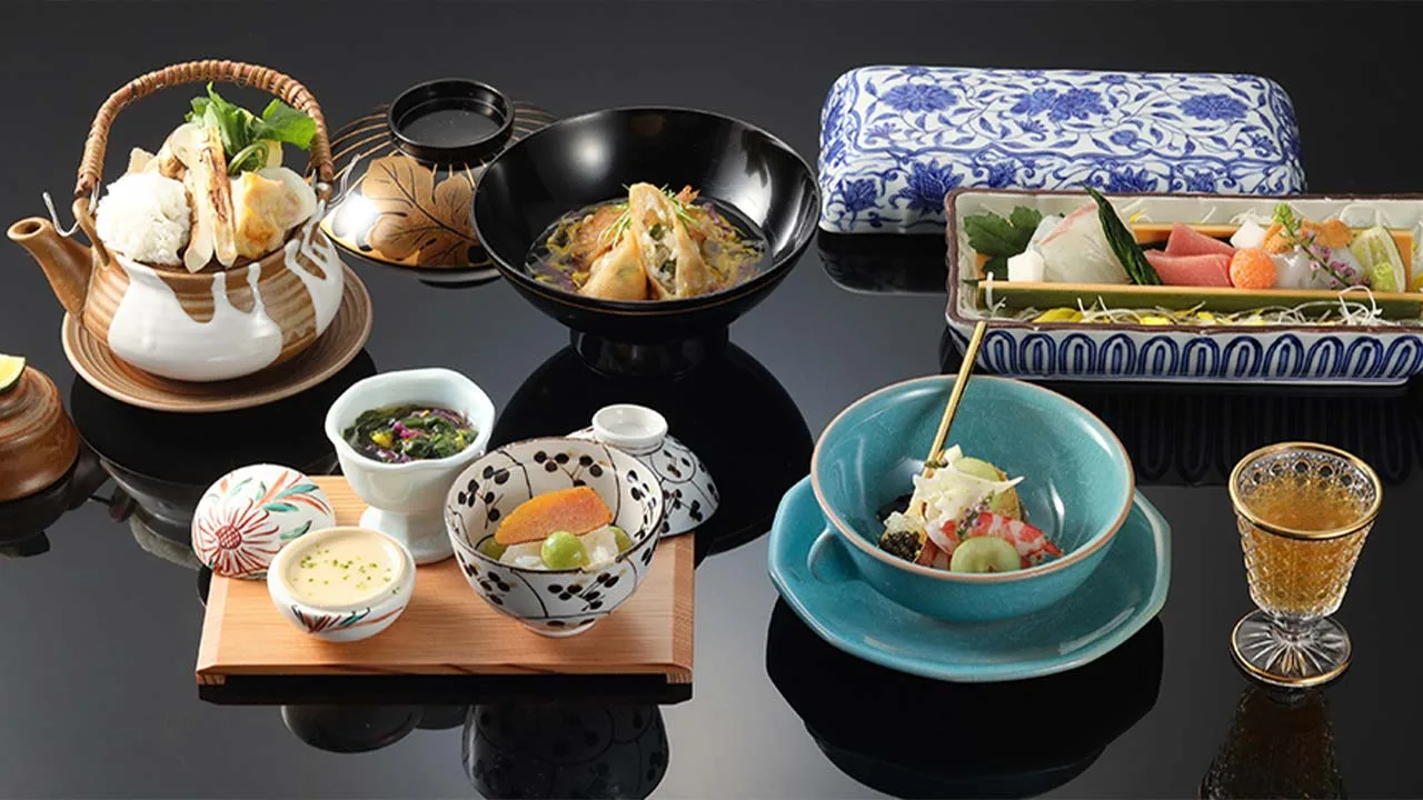色鮮やかで芸術的な盛り付けにときめく下呂温泉 水明館の豪華な会席料理。旬の味覚を五感で堪能する特別なディナー