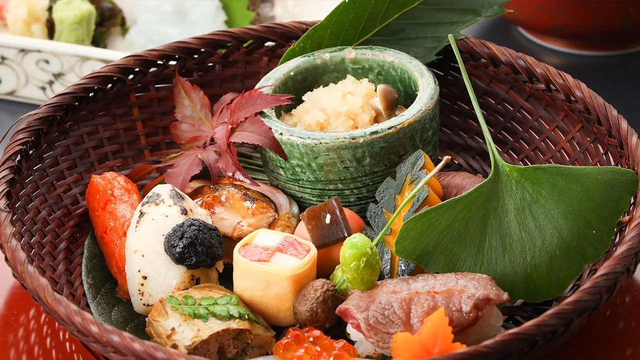 色鮮やかな秋のあしらいに心ときめく下呂温泉 水明館の会席料理。季節の移ろいを舌と瞳で味わうご褒美ディナー