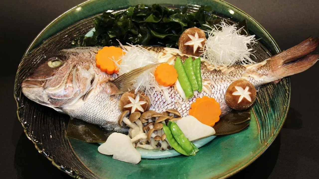 グランドメルキュール浜名湖リゾート&スパで味わう、目にも華やかな鯛の和食メニュー。彩り豊かな旬の食材を贅沢に使った、心満たされるこだわりの美食体験。
