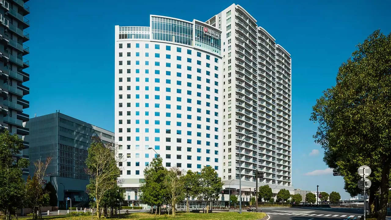ヒルトン・ガーデン・イン横浜みなとみらいのホテル外観（昼景）