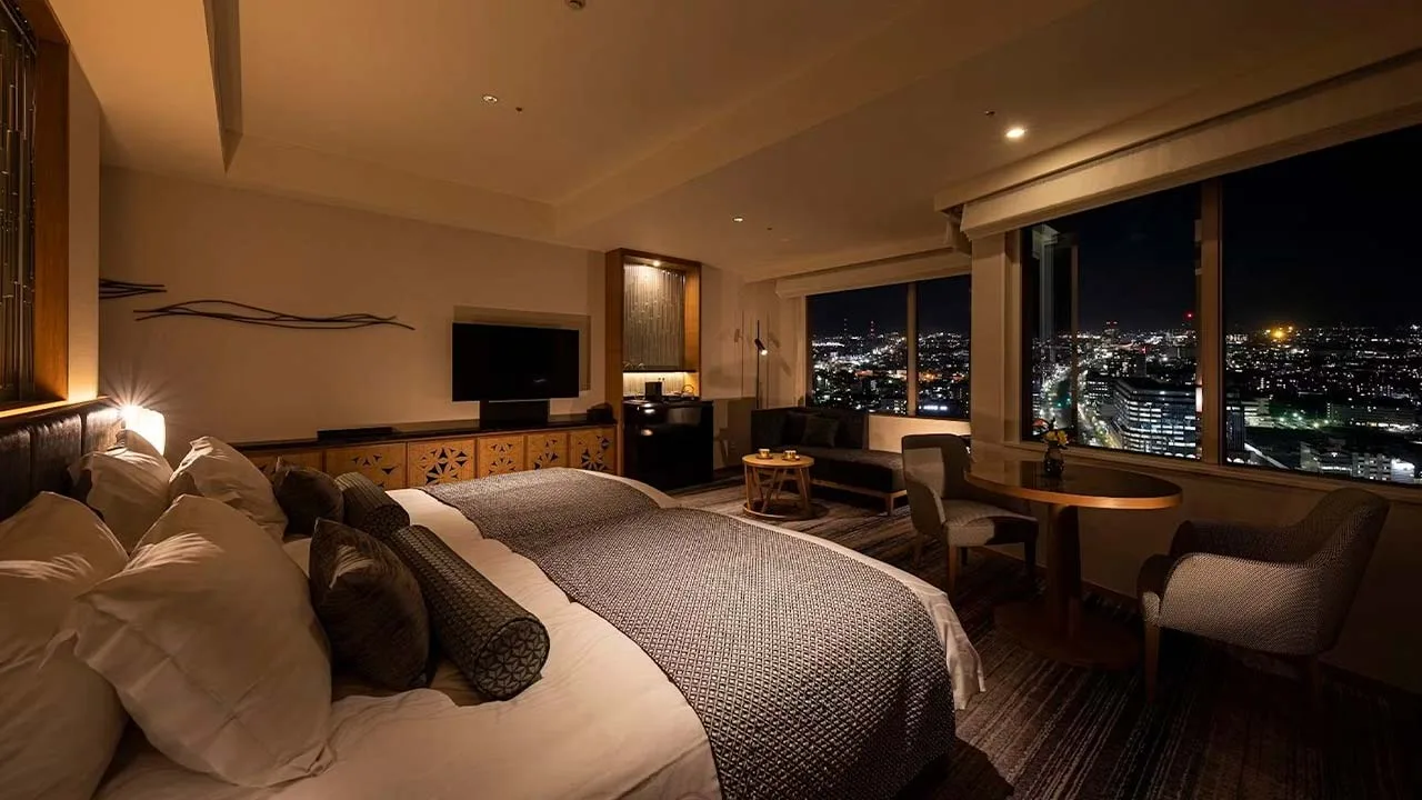 宝石のようにきらめく金沢の夜景をベッドから独り占めできるホテル日航金沢のロマンチックな客室