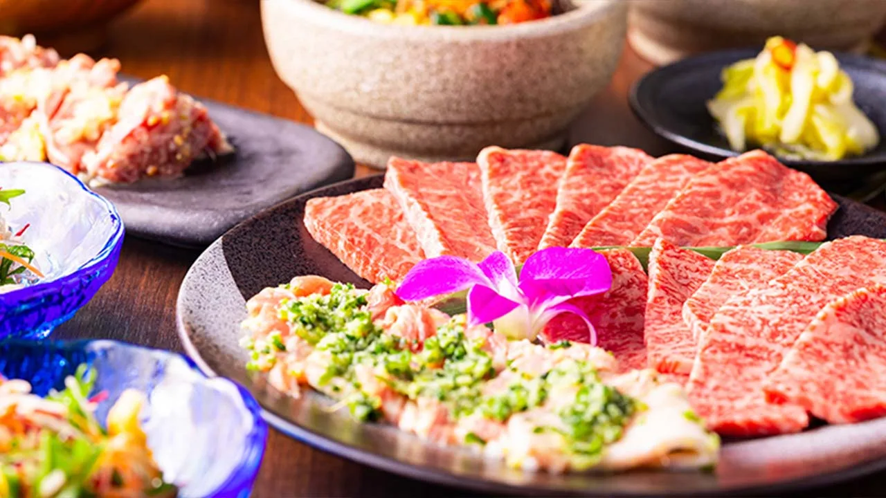 とろけるような極上のお肉に舌鼓。カフー リゾート フチャク コンド・ホテルで味わう、贅沢で特別なディナータイム