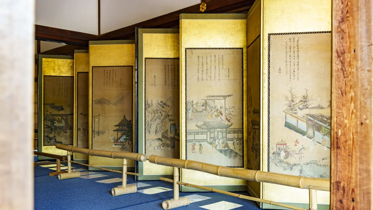 桐紋の唐紙に描かれた長谷川等伯の山水図襖。圓徳院でしか出会えない、墨の勢いが残る重要文化財
