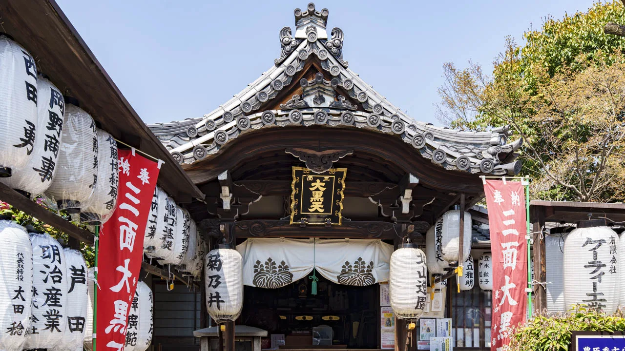 ねねの道に面した圓徳院の三面大黒天堂。派手ではないのに、不思議な力強さを感じるお堂