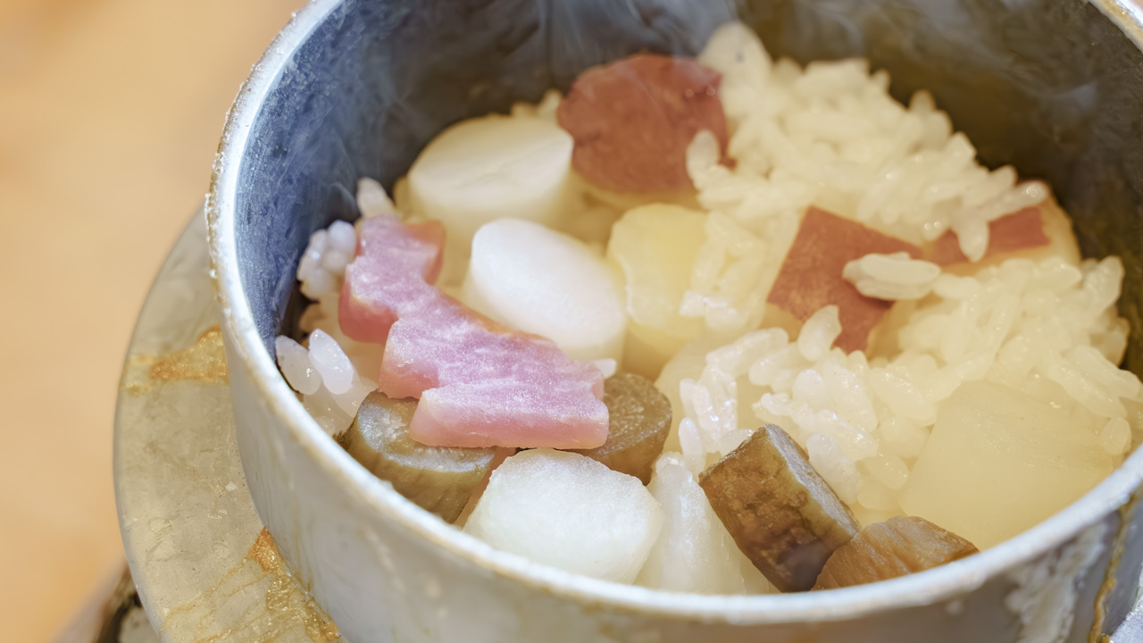 炊き上がった五木茶屋 清水店の春の釜飯