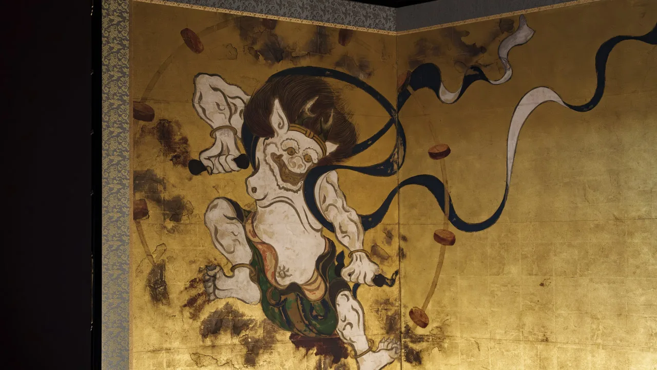 建仁寺「風神雷神図屏風」の雷神(右隻)。力強くもどこか愛嬌のある表情が魅力的な、国宝の精緻なディテール