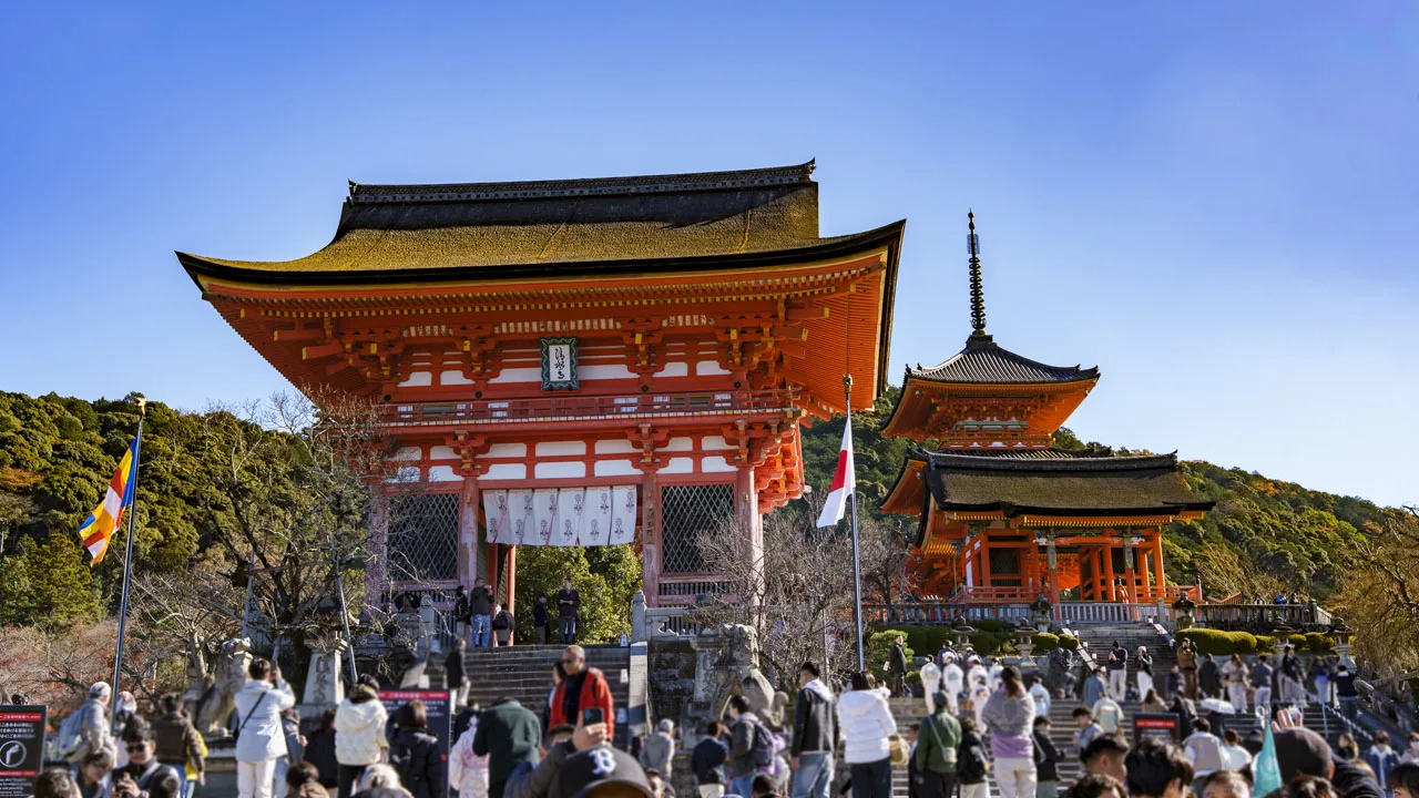 紅葉の季節の仁王門