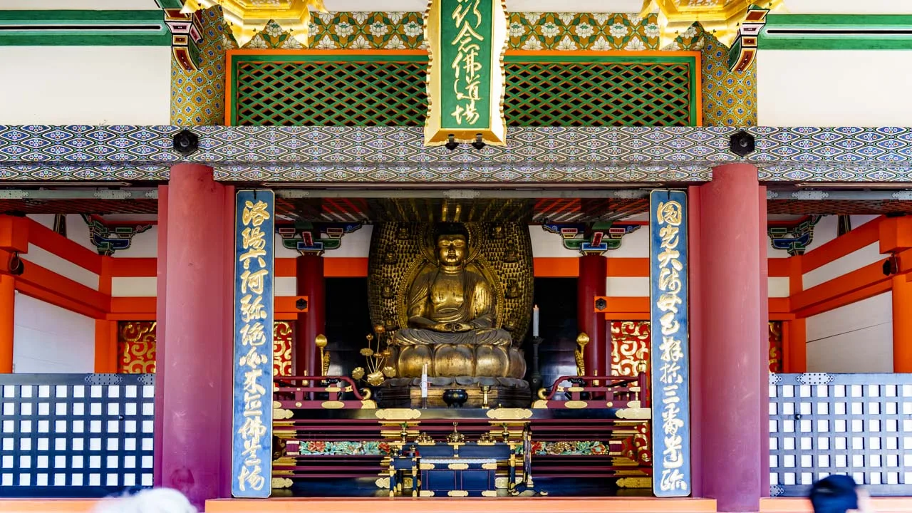 阿弥陀堂に祀られる阿弥陀如来坐像