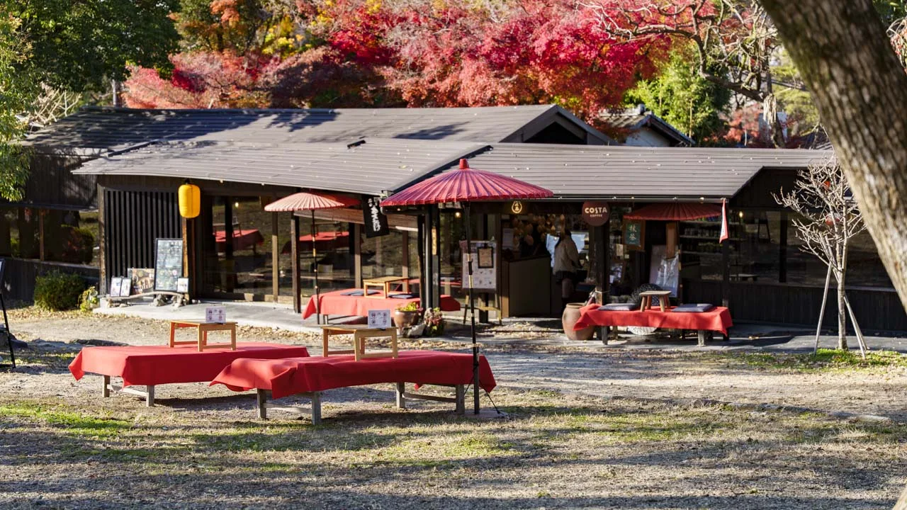 円山公園 秋の茶店と紅葉
