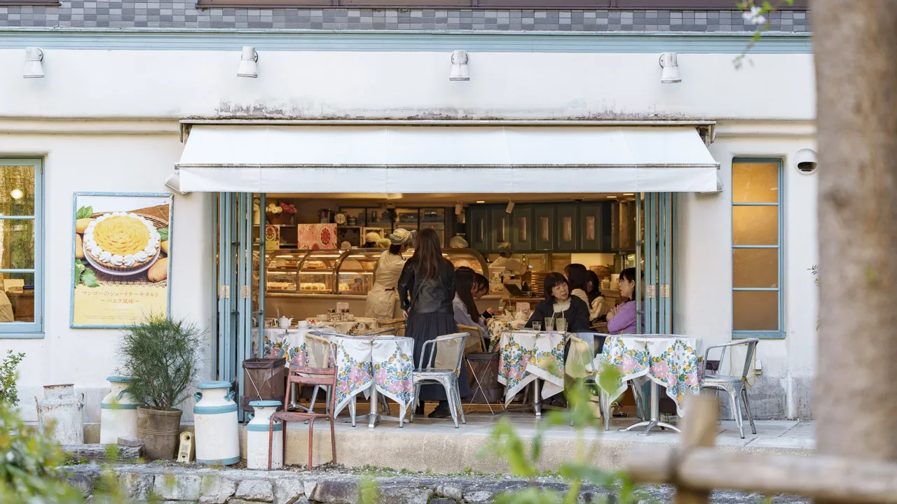 高瀬川に面したキル フェ ボン 京都の店先