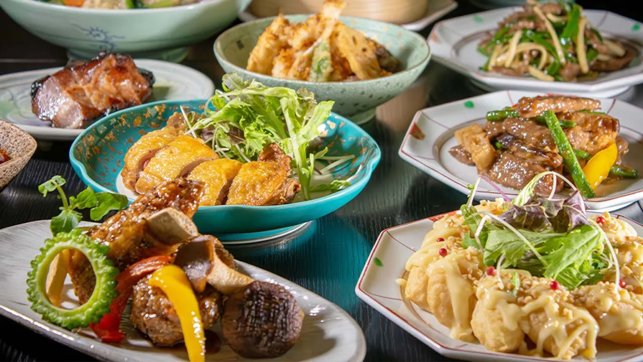 ロワジールホテル 那覇の本格中華ディナー。彩り豊かで食欲をそそる絶品メニューの数々に、女子同士のおしゃべりも弾む満たされタイム。