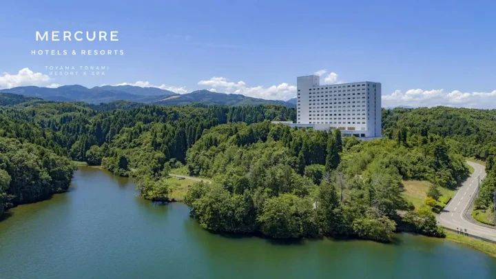 メルキュール富山砺波リゾート＆スパ｜散居村を見下ろす高台で、北陸の旬と湯にゆだねる