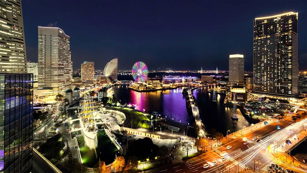 宝石箱のように光り輝くみなとみらいの夜景を独り占めできるニューオータニイン横浜プレミアムからのロマンチックな眺望
