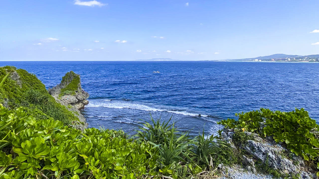 真栄田岬から望む東シナ海の眺め