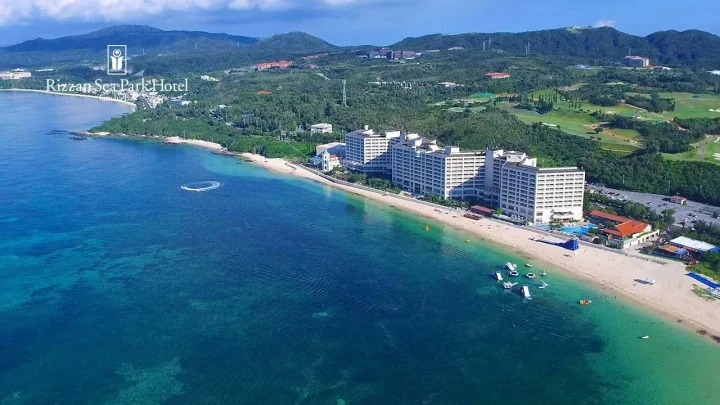 リザンシーパークホテル谷茶ベイ｜街のように賑やかな海辺で、マリオットへの序章を迎えるオン・ザ・ビーチリゾート