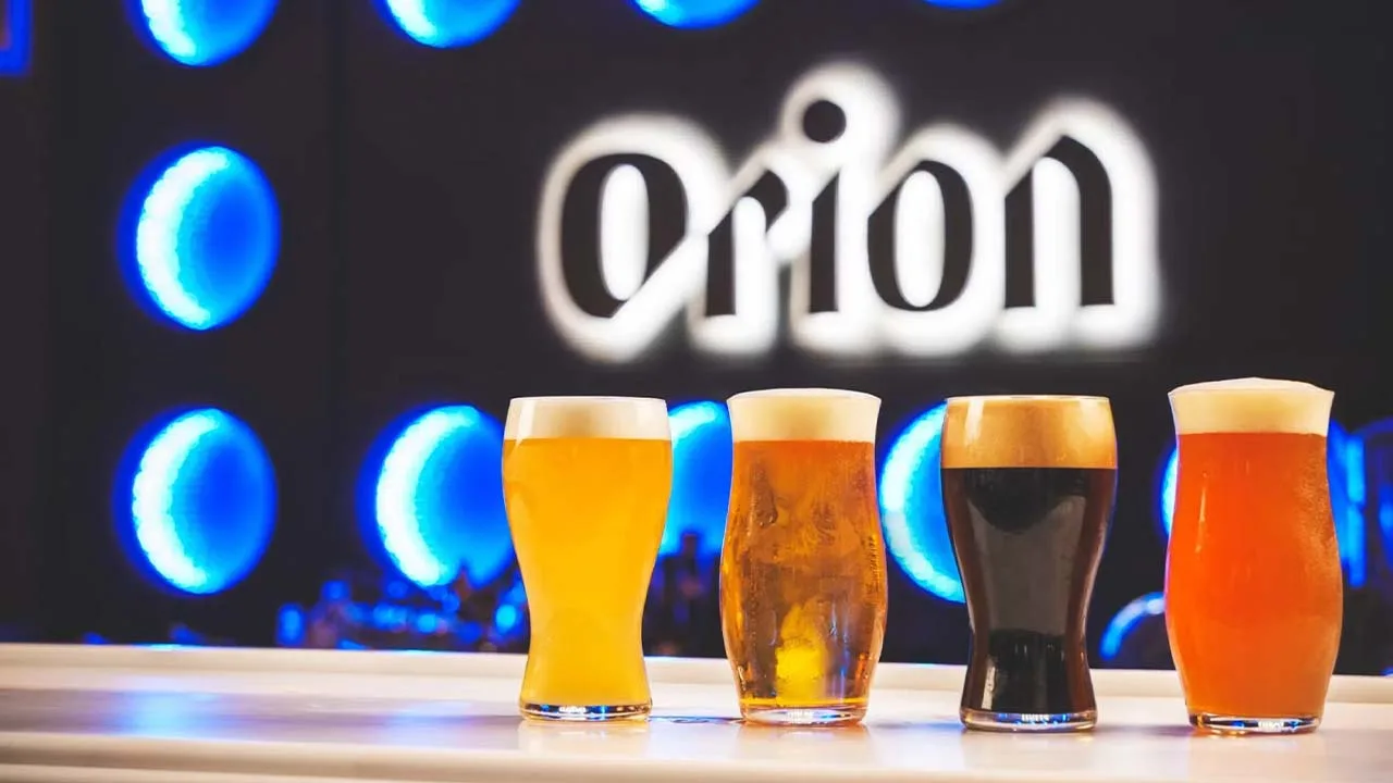 色鮮やかなビールの飲み比べに思わず笑顔がこぼれる琉球オリオンホテル 那覇国際通りのバーで味わう至福の一杯