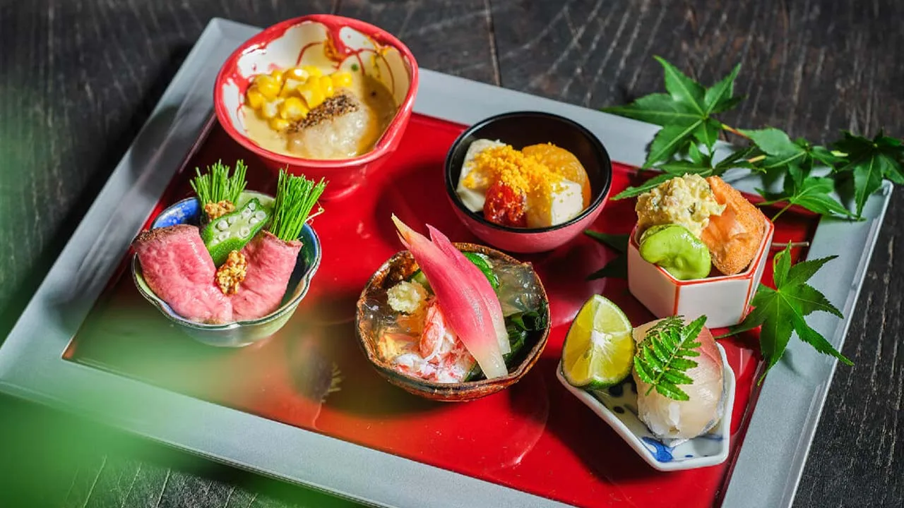 目にも鮮やかな季節の彩り。「SOWAKA(そわか)」で味わう、芸術品のように美しい京の美食。一口ごとに幸せが広がる、五感を満たす特別なディナー。