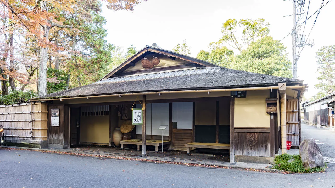 南禅寺界隈に佇む瓢亭の軒先