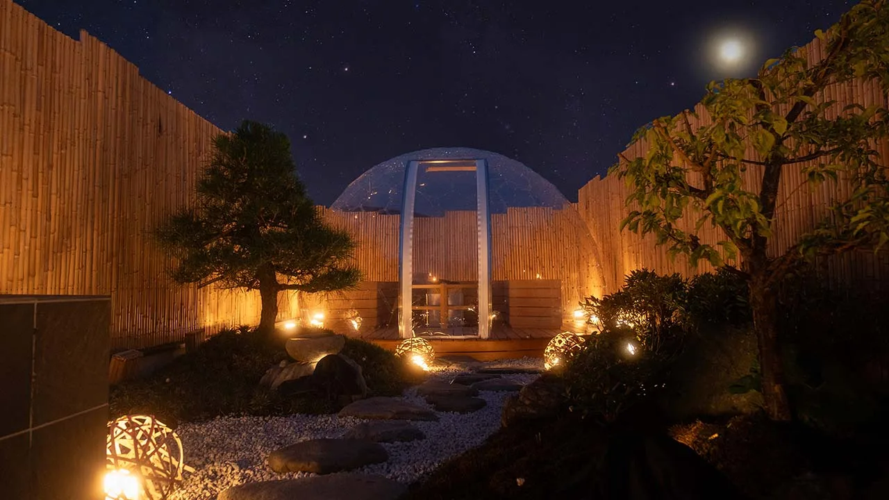THE JUNEI HOTEL 京都の幻想的なルーフトップ。星空と月明かりの下、和の庭園で大切な人と語り合う非日常のひととき。