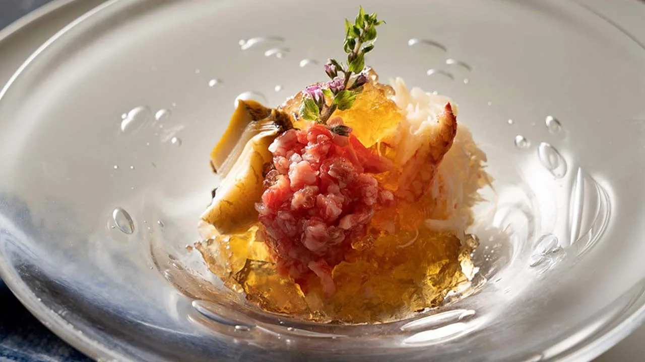 THE JUNEI HOTEL 京都で味わう芸術品のような京料理。きらきらと輝くジュレと海の幸が彩る、五感が満たされる特別なディナー。