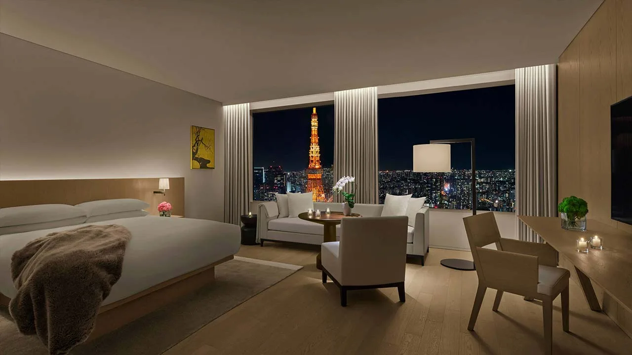 ライトアップされた東京タワーの絶景をふたりじめできる、東京エディション虎ノ門の洗練された客室で過ごす心満たされるロマンチックなステイ